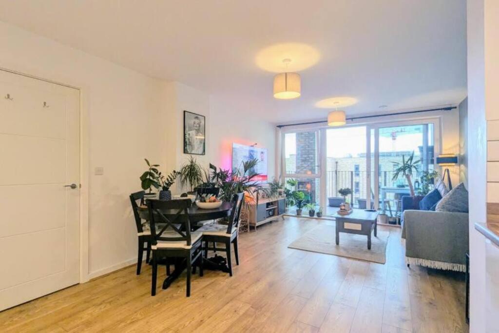 Canal Side Apartment With Balcony, Secure Parking, Self Check-In, Fast Wifi And Smart Tv With Sky Tv And Netflix By Yoko Property Milton Keynes Kültér fotó