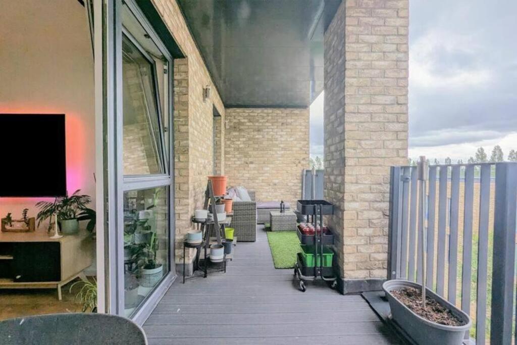 Canal Side Apartment With Balcony, Secure Parking, Self Check-In, Fast Wifi And Smart Tv With Sky Tv And Netflix By Yoko Property Milton Keynes Kültér fotó